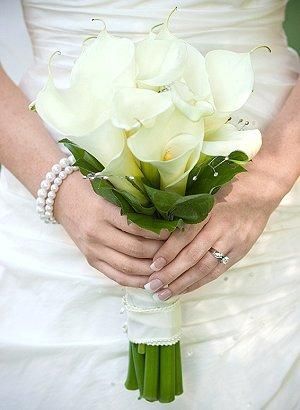 What Flowers to Choose for the Star of Your Bouquet? *7 Flower Options for the Main Flower in Your Bouquet ♡にて紹介している画像