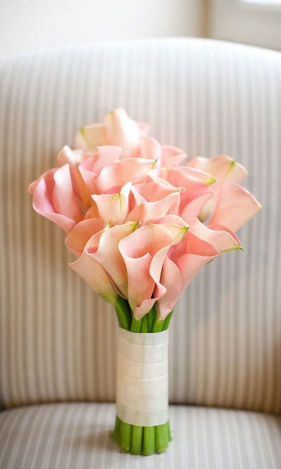 What Flowers to Choose for the Star of Your Bouquet? *7 Flower Options for the Main Flower in Your Bouquet ♡にて紹介している画像