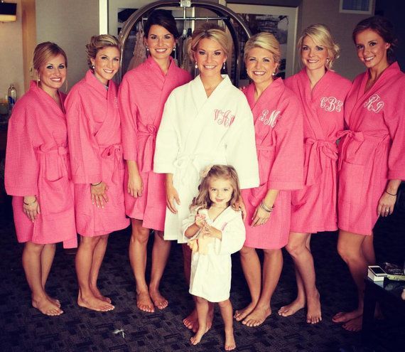 "I Want to Look Cute Even During Preparation Time! Matching Robes for All the Bridesmaids ♡"にて紹介している画像