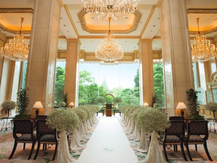 "120% Attention-Grabber: 4 Places for a Lobby Wedding♡"にて紹介している画像