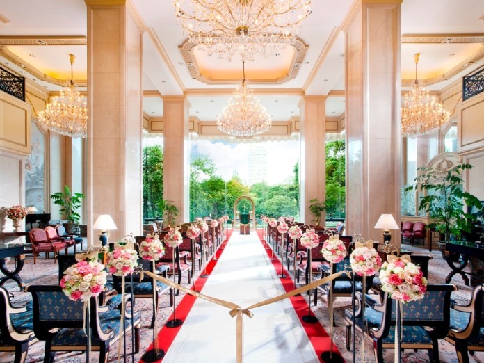 "120% Attention-Grabber: 4 Places for a Lobby Wedding♡"にて紹介している画像