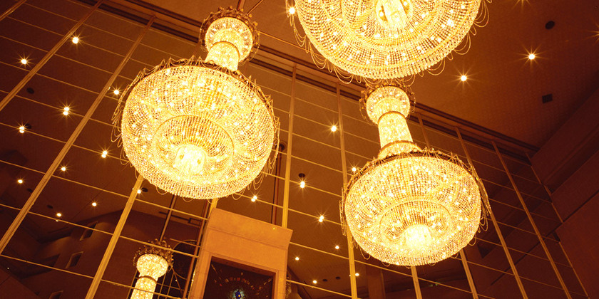 "120% Attention-Grabber: 4 Places for a Lobby Wedding♡"にて紹介している画像