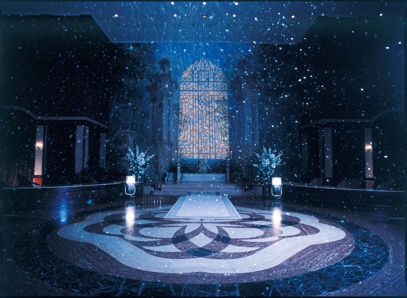 "120% Attention-Grabber: 4 Places for a Lobby Wedding♡"にて紹介している画像