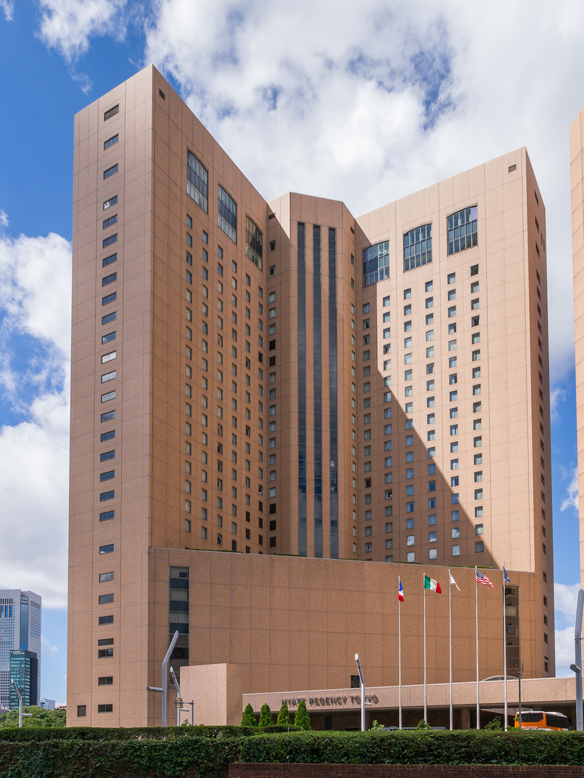 "120% Attention-Grabber: 4 Places for a Lobby Wedding♡"にて紹介している画像