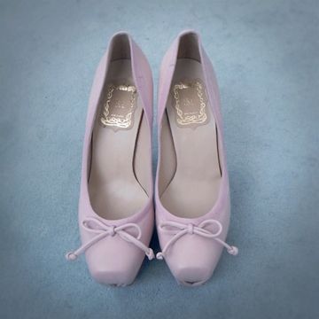 Experience the Cinderella Moment: Custom Semi-Ordered Bridal Shoes by SenSiMiLLia♡にて紹介している画像