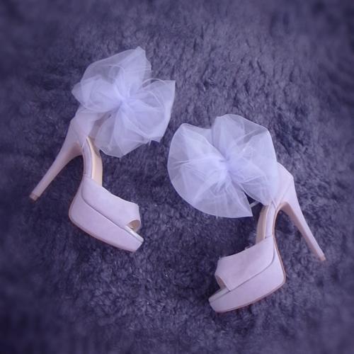 Experience the Cinderella Moment: Custom Semi-Ordered Bridal Shoes by SenSiMiLLia♡にて紹介している画像