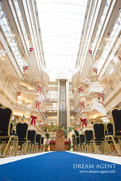 "120% Attention-Grabber: 4 Places for a Lobby Wedding♡"にて紹介している画像