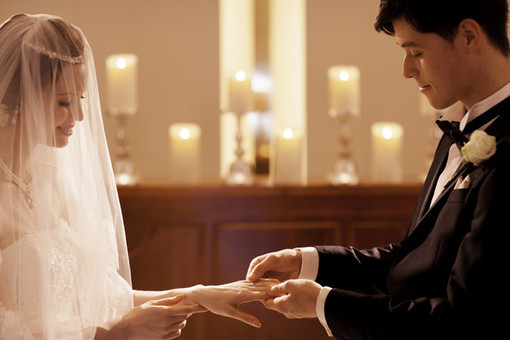 "120% Attention-Grabber: 4 Places for a Lobby Wedding♡"にて紹介している画像