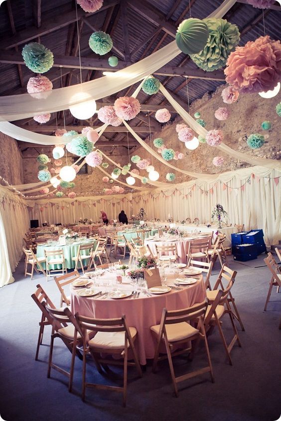 웨딩 venue를 부드럽고 귀엽게 꾸미고 싶어요♡ 소재별 '폼폼' 활용 아이디어 모음＊にて紹介している画像