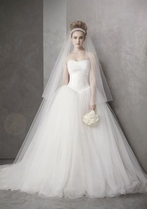 Mix and Match Your Favorite Piece! A Guide to Styling Vera Wang's Popular No. 1 Dress 'Ballerina' ♡にて紹介している画像