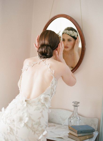 November 30th is "Mirror Day" ♡ A Collection of Beautiful Wedding Photos Through the Mirrorにて紹介している画像