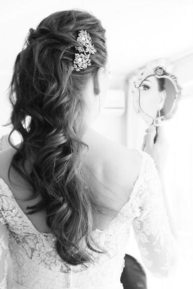 November 30th is "Mirror Day" ♡ A Collection of Beautiful Wedding Photos Through the Mirrorにて紹介している画像