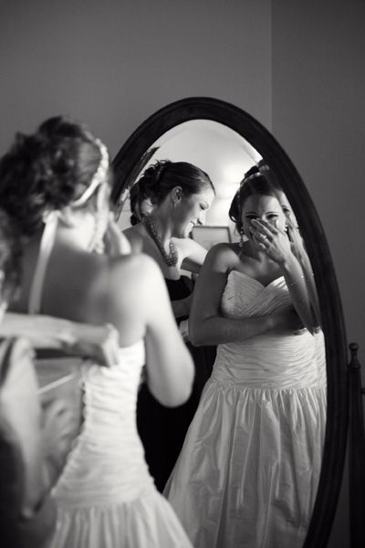 November 30th is "Mirror Day" ♡ A Collection of Beautiful Wedding Photos Through the Mirrorにて紹介している画像