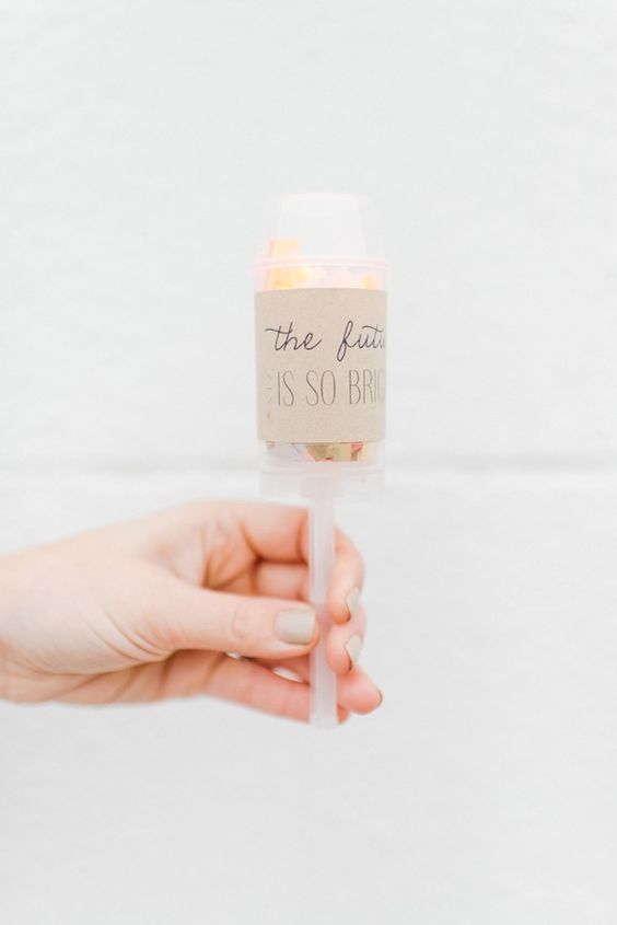[Bridal DIY] A Favorite Among Brides Abroad: How to Make Push Pop Confetti♡にて紹介している画像