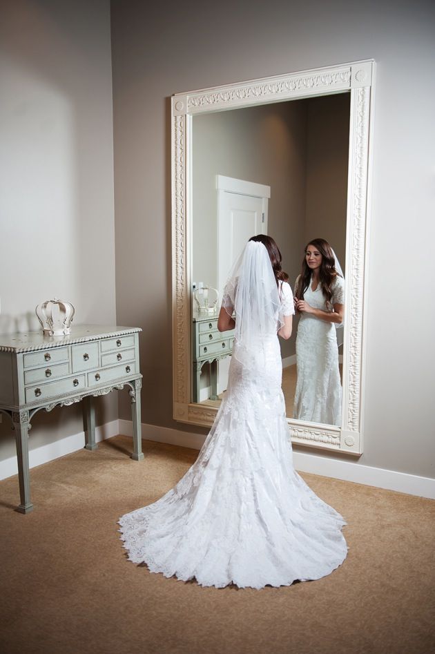 November 30th is "Mirror Day" ♡ A Collection of Beautiful Wedding Photos Through the Mirrorにて紹介している画像