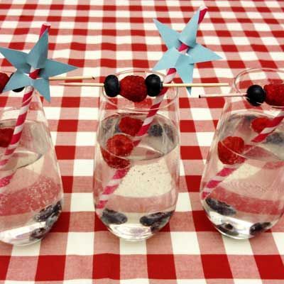 Transforming Plain Glasses: The Trend of Making Welcome Drinks Adorable with 'Welcome Straws' ♡にて紹介している画像