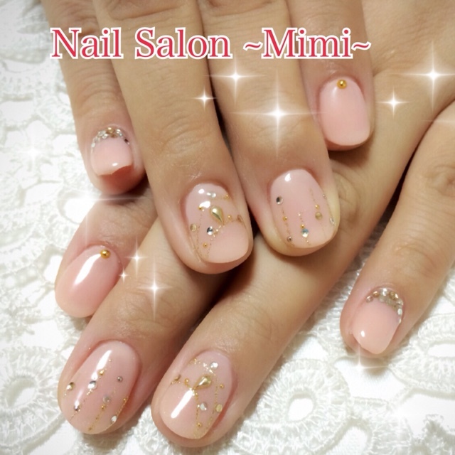 "Limited Time Only: Christmas Nail Collection Perfect for Weddings♡"にて紹介している画像
