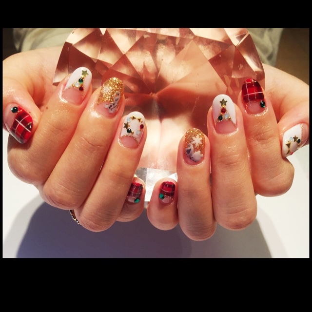 "Limited Time Only: Christmas Nail Collection Perfect for Weddings♡"にて紹介している画像