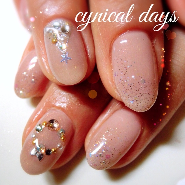 "Limited Time Only: Christmas Nail Collection Perfect for Weddings♡"にて紹介している画像