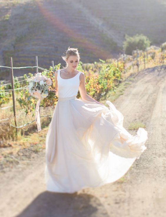 Sophisticated Picks: Spotlight on the Trending 'Bicolor Wedding Dress' You Can't Miss! ♡にて紹介している画像