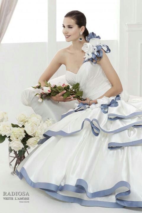 Sophisticated Picks: Spotlight on the Trending 'Bicolor Wedding Dress' You Can't Miss! ♡にて紹介している画像