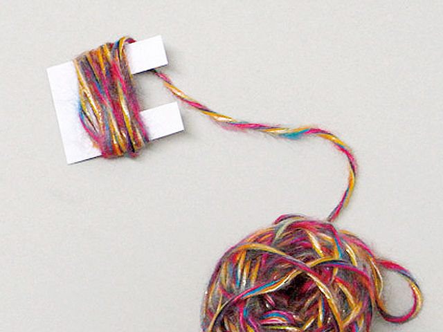 DIY New Blessing Shower: Adorable and Fluffy Pom Pom Shower Made with Yarn Pom Poms♡にて紹介している画像