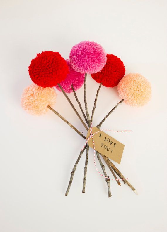 DIY New Blessing Shower: Adorable and Fluffy Pom Pom Shower Made with Yarn Pom Poms♡にて紹介している画像