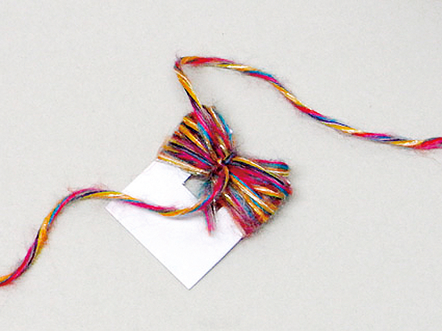 DIY New Blessing Shower: Adorable and Fluffy Pom Pom Shower Made with Yarn Pom Poms♡にて紹介している画像