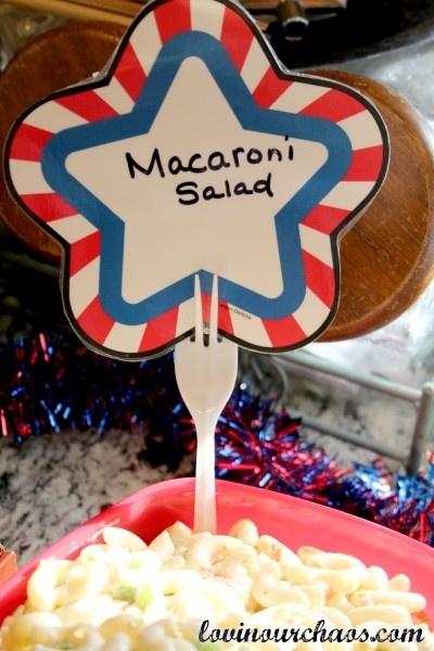 A Collection of Simple and Stylish Place Card Ideas: Just Slip a Card between a Fork ♡にて紹介している画像