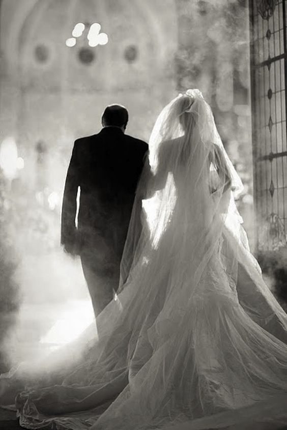 打开门的瞬间，幸福的香气扑面而来！憧憬花瓣地毯“花朵伴郎道”♡にて紹介している画像