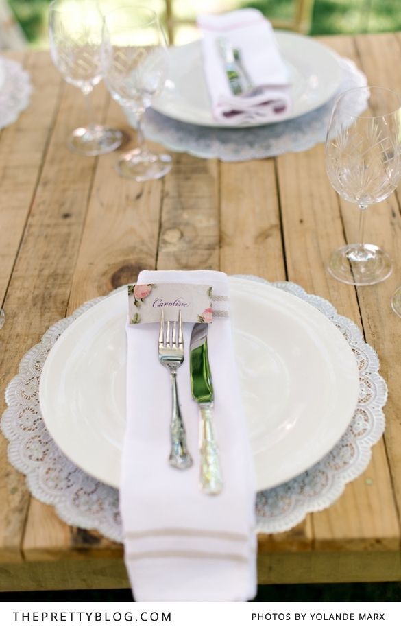 A Collection of Simple and Stylish Place Card Ideas: Just Slip a Card between a Fork ♡にて紹介している画像