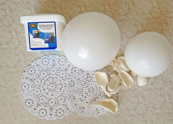 "Chic and Cute Lace: Discover 'Lace Balloons' for Venue Decoration, DIY with 100 Yen Store Materials!"にて紹介している画像