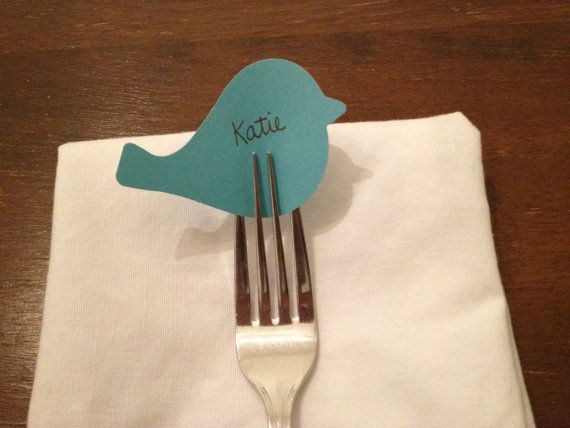 A Collection of Simple and Stylish Place Card Ideas: Just Slip a Card between a Fork ♡にて紹介している画像