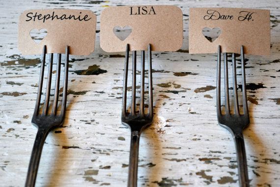 A Collection of Simple and Stylish Place Card Ideas: Just Slip a Card between a Fork ♡にて紹介している画像