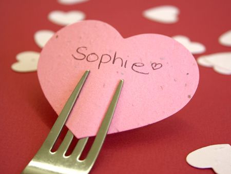 A Collection of Simple and Stylish Place Card Ideas: Just Slip a Card between a Fork ♡にて紹介している画像