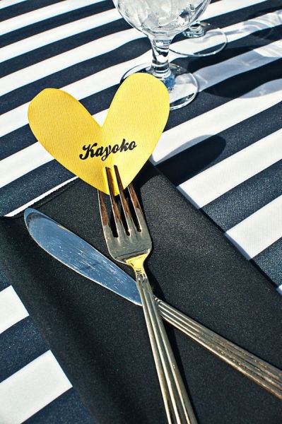A Collection of Simple and Stylish Place Card Ideas: Just Slip a Card between a Fork ♡にて紹介している画像