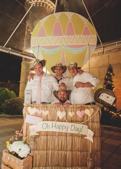 Learn from Overseas Brides: 10 Cute & Fun Stylish Photo Booth Ideas ♡にて紹介している画像