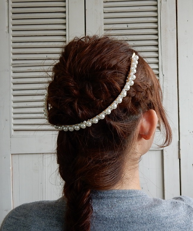 4 Adorable Brands of Back Headbands You’ll Want to Wear as Special Accessories for Your Invitation Hair♡にて紹介している画像