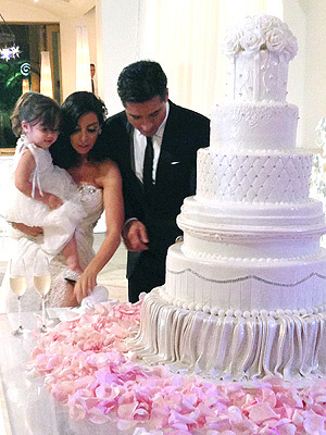 It's Not Too Late Even After the Baby is Born! Let's Make a Lively Family Wedding Party!にて紹介している画像