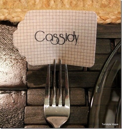 A Collection of Simple and Stylish Place Card Ideas: Just Slip a Card between a Fork ♡にて紹介している画像