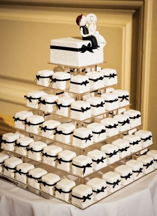 Adorably Small♡ The "Solo Wedding Cake" Served to Guests is Simply Too Cute♡にて紹介している画像
