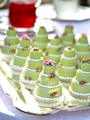 Adorably Small♡ The "Solo Wedding Cake" Served to Guests is Simply Too Cute♡にて紹介している画像