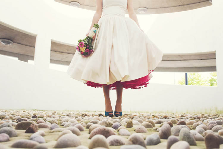 순백만이 아닌♡ 조금 섞인 색상이 귀여운〔뉴앙스 컬러〕웨딩 드레스 특집＊にて紹介している画像