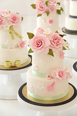 Adorably Small♡ The "Solo Wedding Cake" Served to Guests is Simply Too Cute♡にて紹介している画像