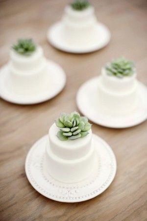 Adorably Small♡ The "Solo Wedding Cake" Served to Guests is Simply Too Cute♡にて紹介している画像