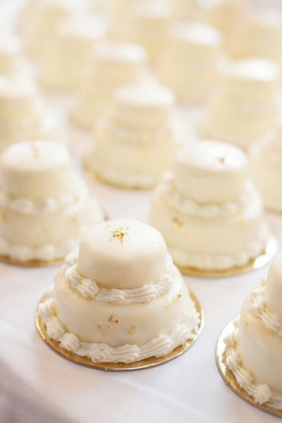 Adorably Small♡ The "Solo Wedding Cake" Served to Guests is Simply Too Cute♡にて紹介している画像