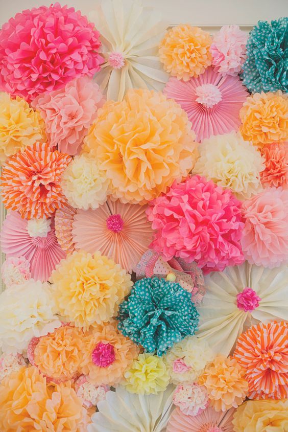 Fluttering Colorful Decorations: Adorable 'Paper Pom Poms' - How to Use Themにて紹介している画像