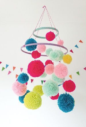 Fluttering Colorful Decorations: Adorable 'Paper Pom Poms' - How to Use Themにて紹介している画像