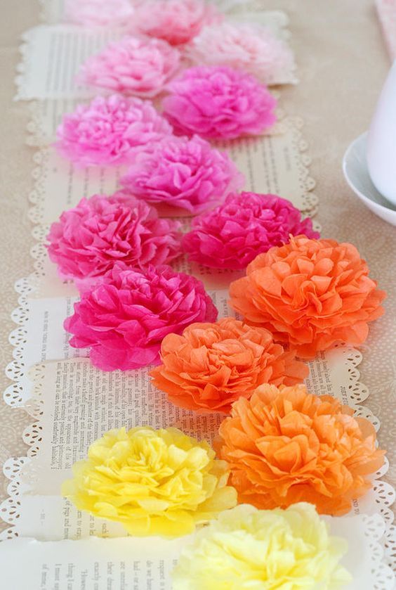 Fluttering Colorful Decorations: Adorable 'Paper Pom Poms' - How to Use Themにて紹介している画像