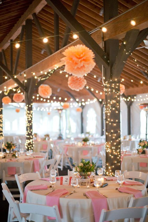 Fluttering Colorful Decorations: Adorable 'Paper Pom Poms' - How to Use Themにて紹介している画像